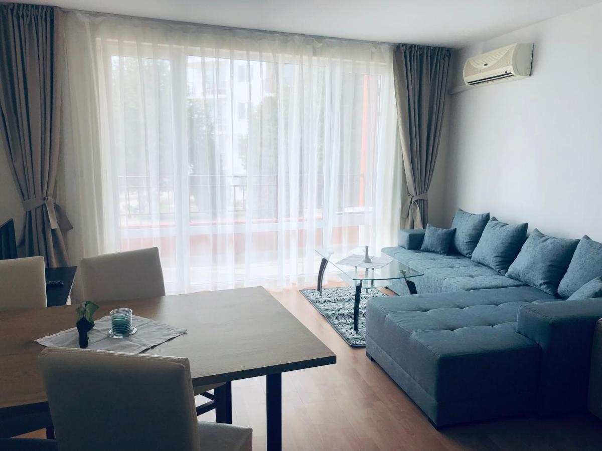 Beautiful Apartment Right By The Sea, Свети Влас Екстериор снимка