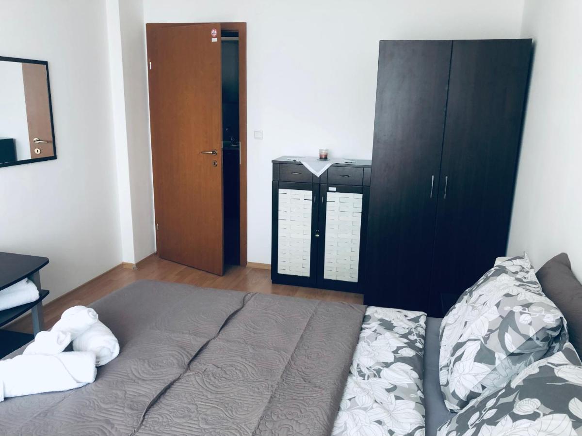 Beautiful Apartment Right By The Sea, Свети Влас Екстериор снимка